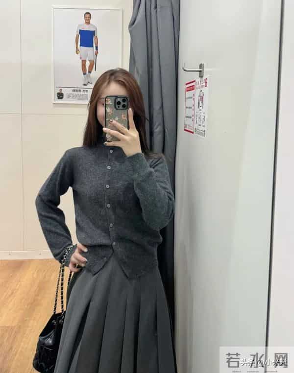 优衣库这条百褶裙，是把“四季百搭”焊在身上了吧！