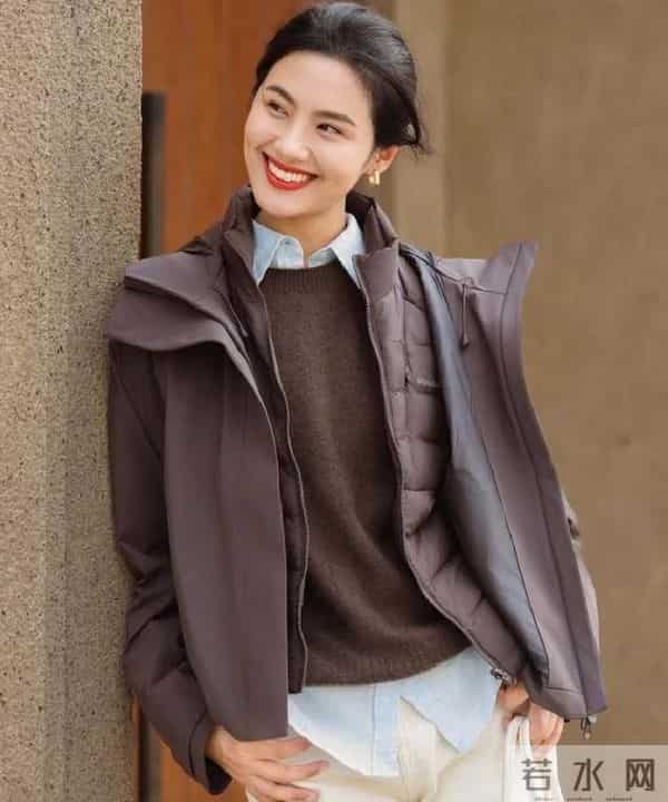 羽绒服颜色选对了才显白减龄，告别黑白灰，多穿这3个“富贵色”