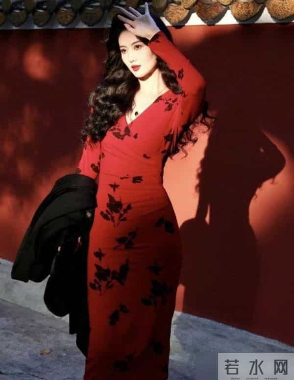 皮肤偏黄偏黑的女人，秋冬少穿“棕色”！这3种颜色更高级显白