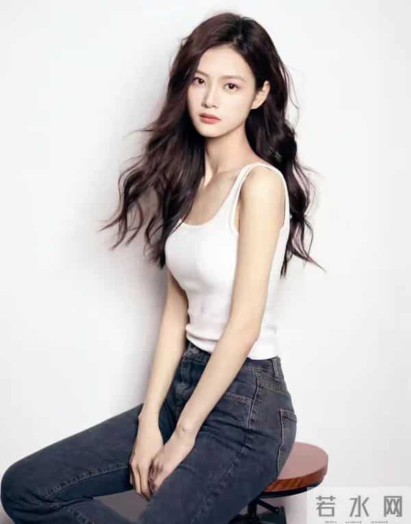 国色天香：北电校花易子茗，绝世倾城的容貌触动人心