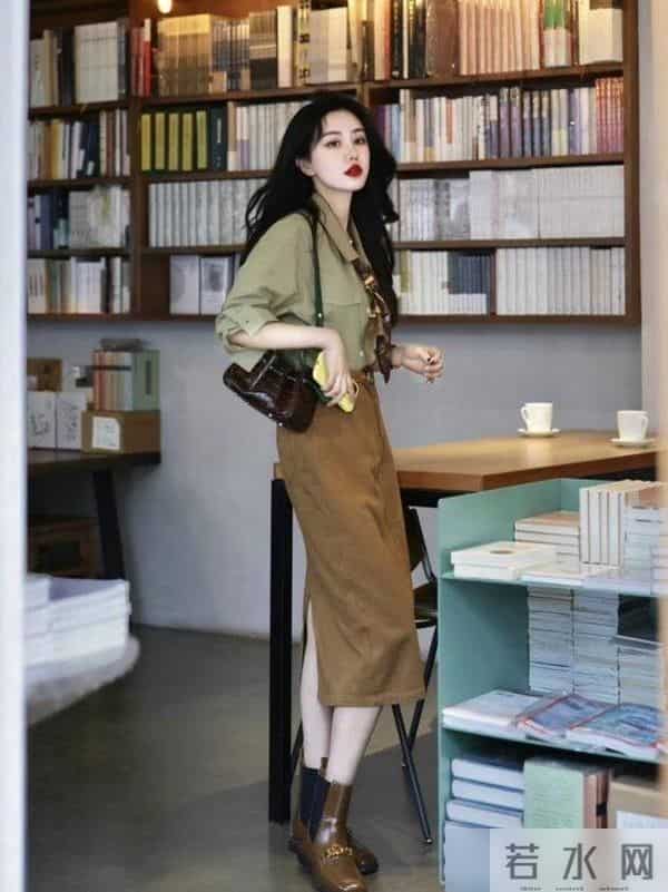 今年秋冬的流行色，为什么非“棕色”莫属？看完上海街拍就知道了
