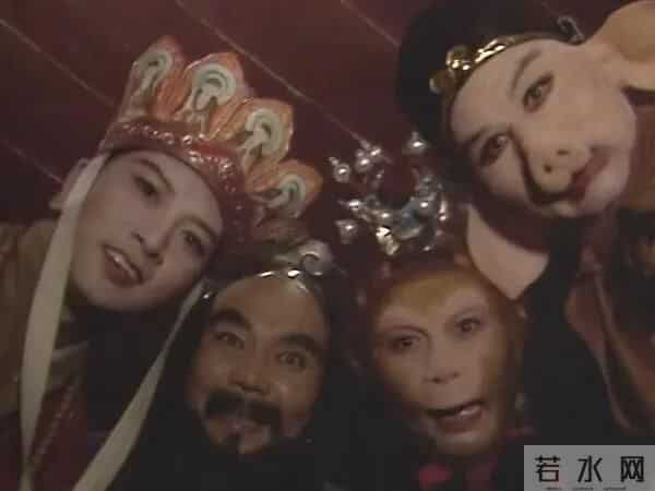 “50块帆布包配3000块包挂”，时髦年轻人背半个身家出门