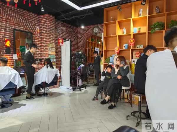 15元快剪，撕到了理发店“高利润”的乱象？