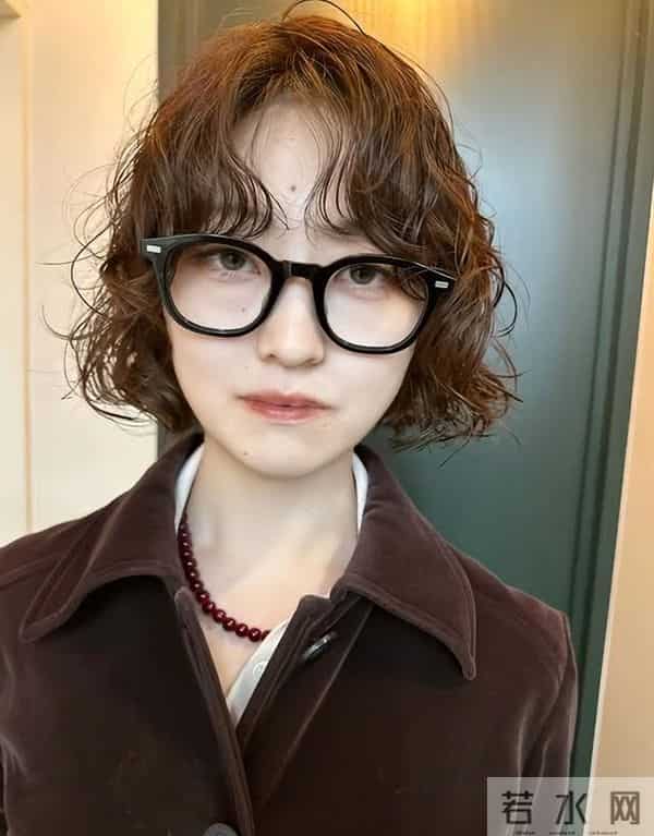 2025“轻量野生卷”：把“睡乱的头发”变成氛围感发型