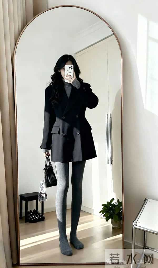 黑灰系拉松弛感穿搭“王炸杀招”！极简高级焊死！素人日常超绝！