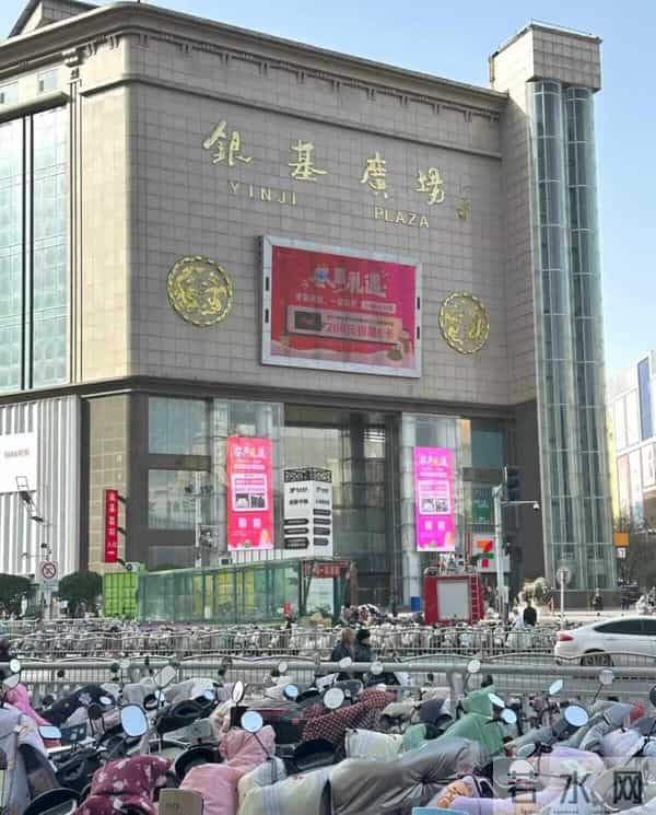 “排骨羽绒服”成冬季爆款！选购羽绒服注意这些“误区”