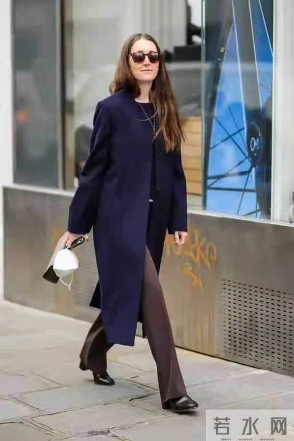 衣柜里的黑大衣先别动！今年冬天的“C位色”换成它，巨显白！