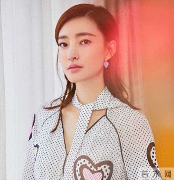 诈骗14亿，看到金条法拉利被拍卖，才懂王丽坤夫妇的生活有多奢靡