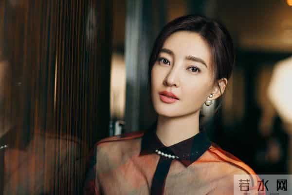 诈骗14亿，看到金条法拉利被拍卖，才懂王丽坤夫妇的生活有多奢靡