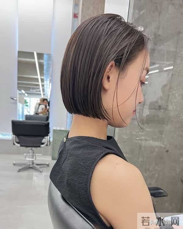 清冷高级感天花板，一刀切波波头，解锁亚洲女生的利落美学