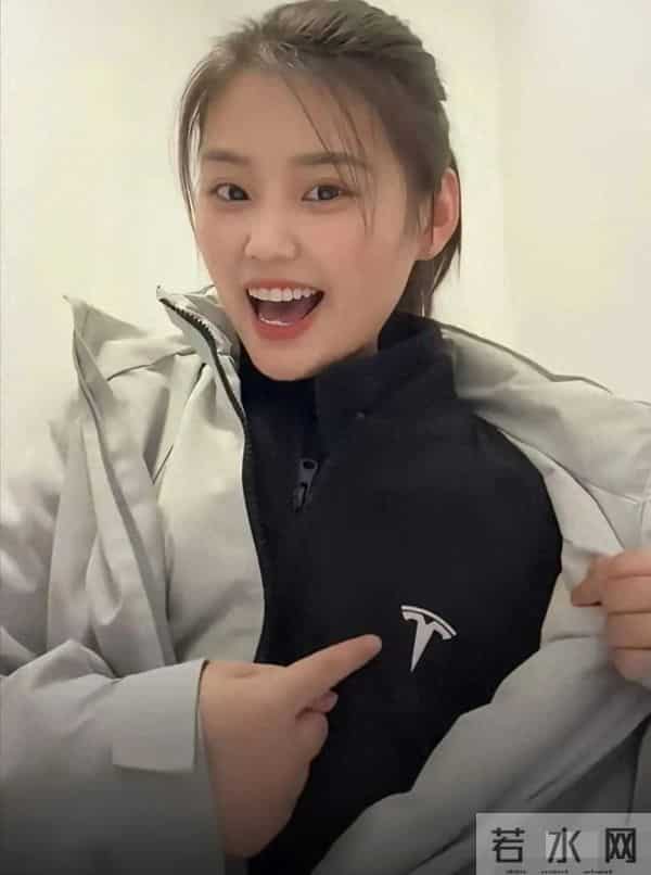 特斯拉员工晒工服他们一年四季都不用买衣服人家这衣服本来就漂亮