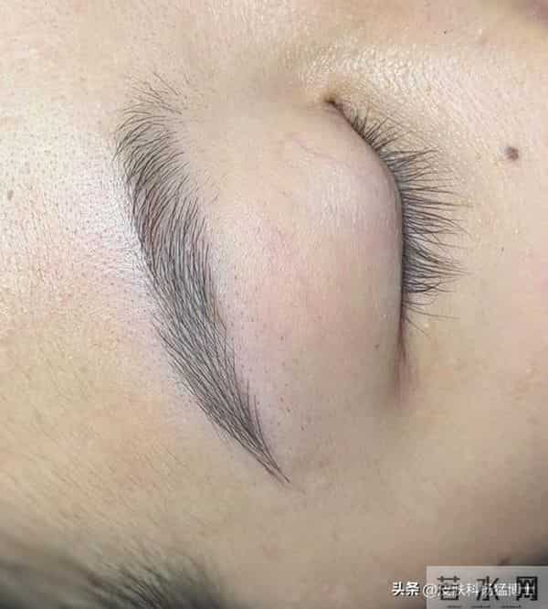 文眉师故意文丑眉强迫顾客升单获刑，纹眉背后的健康隐患：