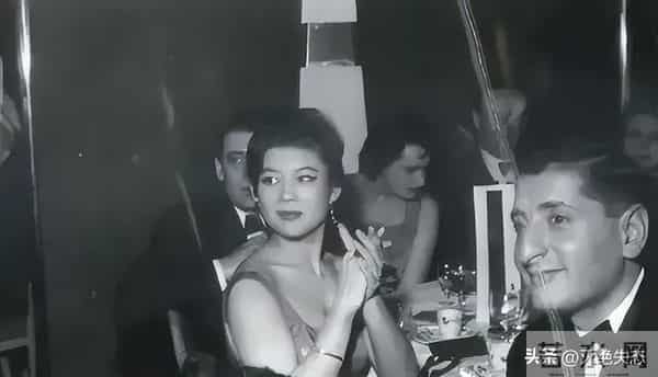 她是上海首席名媛，和戏子私奔生下6个孩子，如今个个是她骄傲