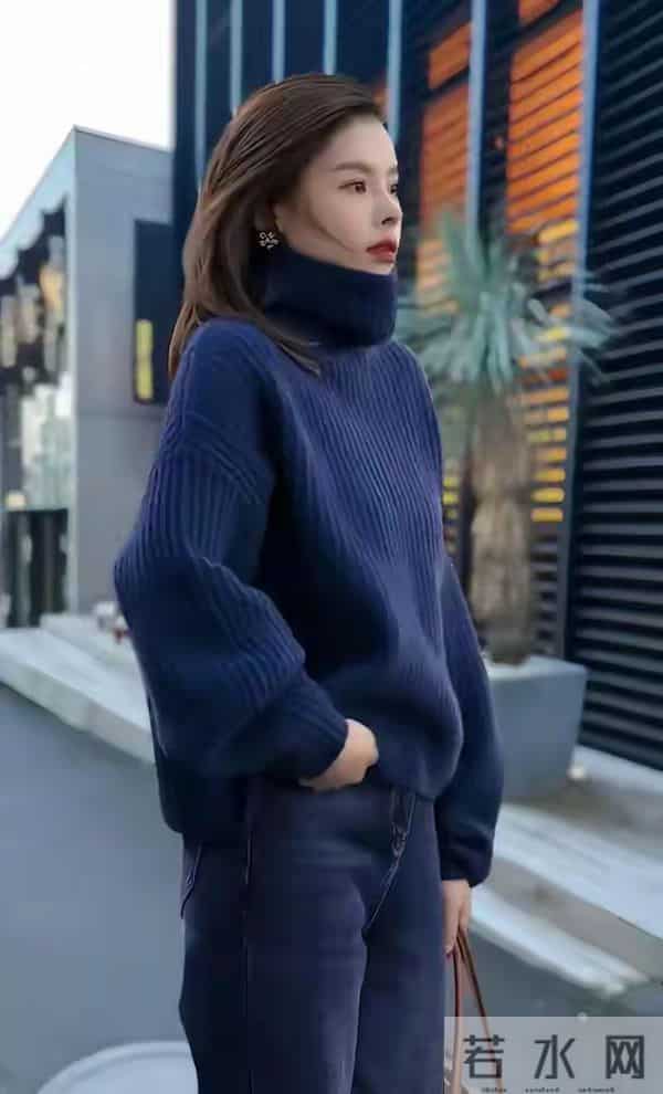 衣柜里的黑大衣先别动！今年冬天的“C位色”换成它，巨显白！