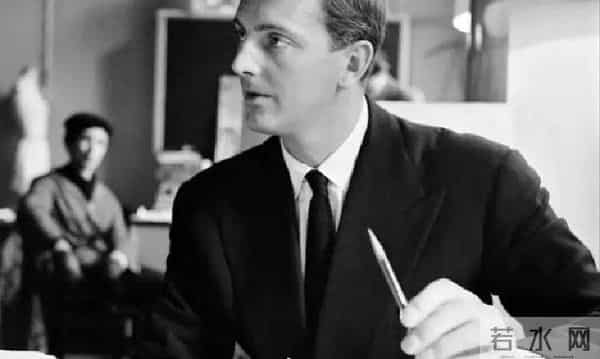 嫁纪梵希30年丧夫，52岁再出道，华裔奶奶凭“老钱脸”炸穿时装周