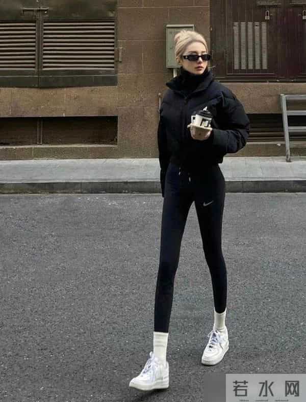 被杭州街拍惊艳了！满街都是“冬服+瑜伽裤”，洋气时髦又保暖