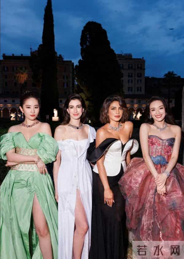 深夜刷手机，一张照片震醒我，女星美得不讲道理