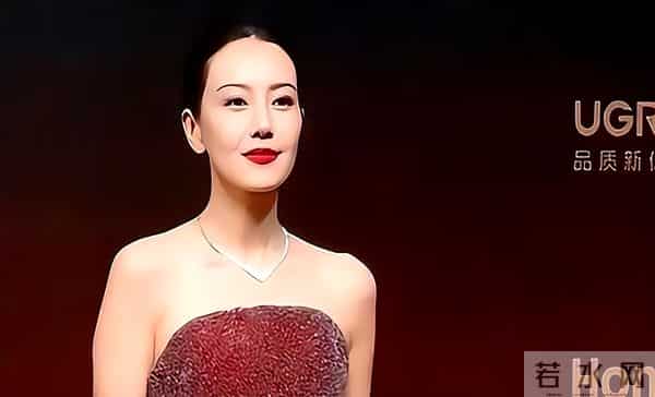 黄晓明也没想到，全运会结束十天后，穿黑西装的陈梦又给他争光了