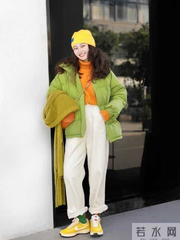 入冬后多穿基础款衣服，大衣、针织衫、半身裙，轻松提升你的气质