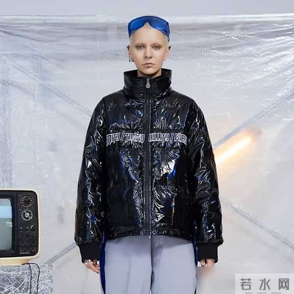 立冬后才发现：今年不流行羽绒服了，满大街都在穿“奶奶棉衣”