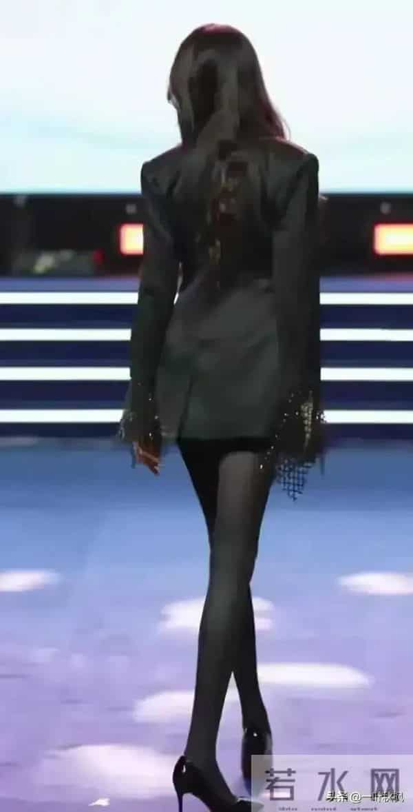 评委比模特都要漂亮，身材简直是天花板，身材高挑，气质优雅迷人