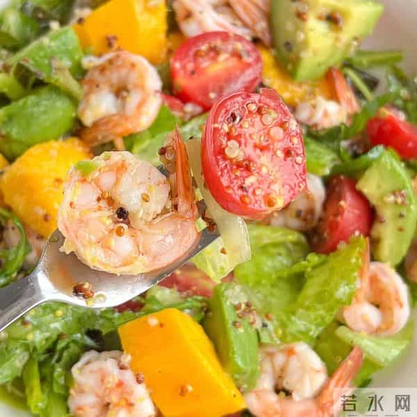 冬天裤脚全是白屑？别慌！身体乳+食疗双管齐下，皮肤嫩到掐出水