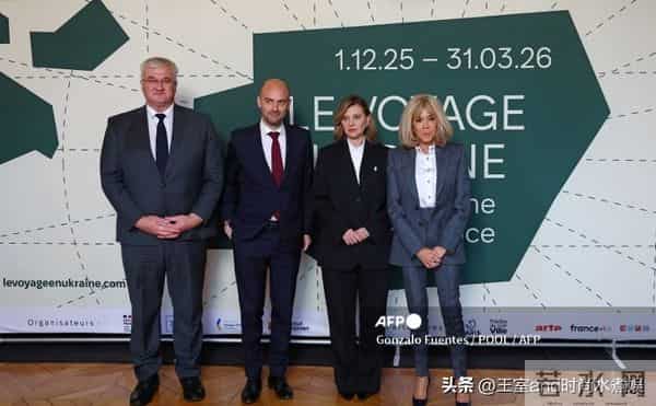 72岁布丽吉特欢迎乌克兰夫人！穿灰西装，踩10cm细高跟，嫩如少女