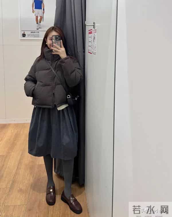 优衣库这灰裤袜一穿，直接把“贵气松弛感”焊身上了！