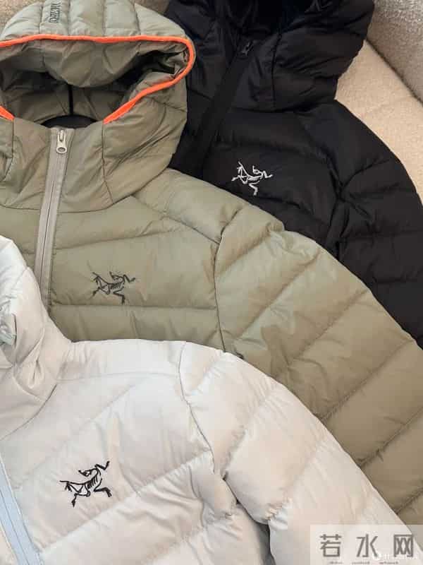 从“奶奶款”到潮流单品：排骨羽绒服为何成为今冬宠儿？附清单