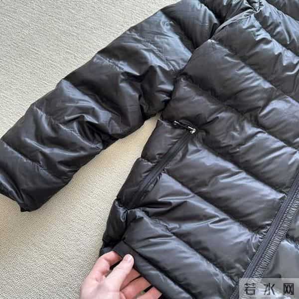 暖冬来袭！郑州服装市场排骨羽绒服走俏，充绒量低仍卖断货