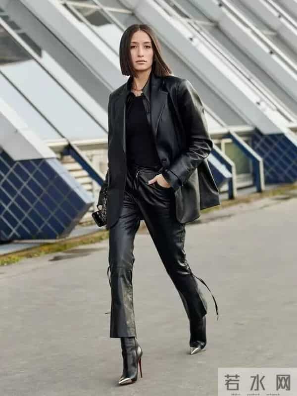 黑靴子太优秀了，冬天配这条裤子超好看