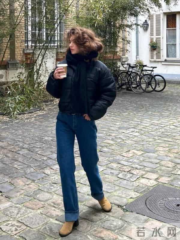 羽绒服+牛仔裤=冬天王炸CP！明星平民都在穿，保暖时髦还不挑人！