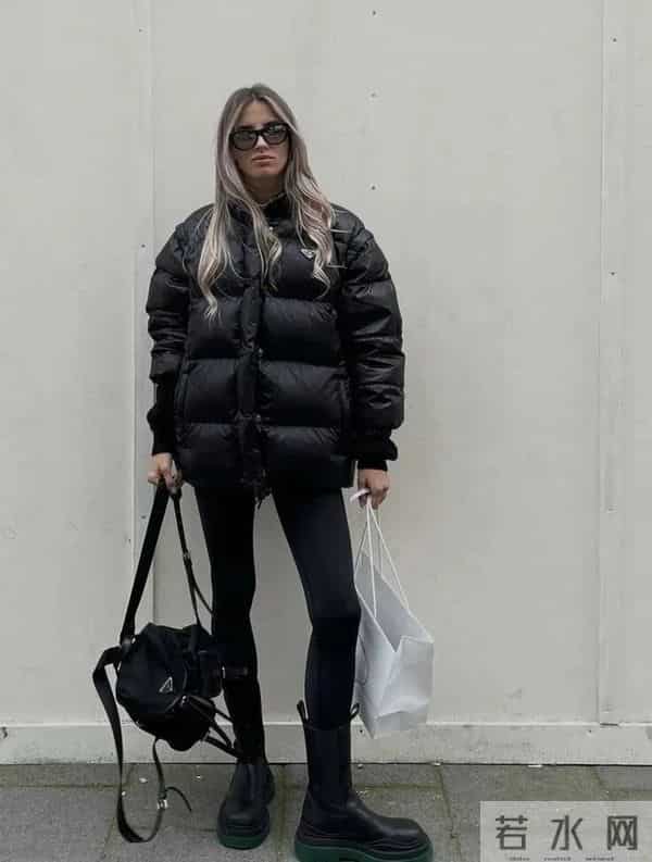 原来黑色羽绒服这么穿，就很好看！