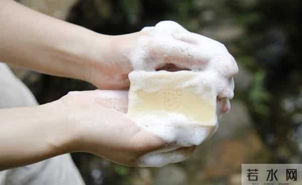 上海一女子用“硫磺皂”洗头，坚持半年后，出现了这4个变化