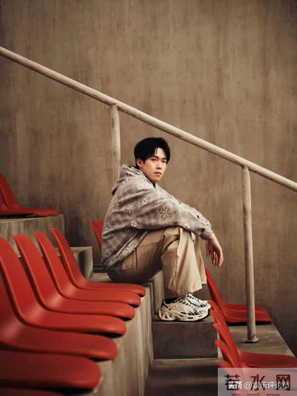 王楚钦 复古运动风炸街！率性穿搭演绎夏日潮流天花板！