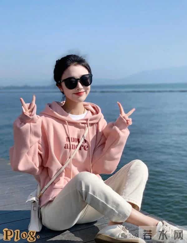 火爆的粉色卫衣终于穿上啦！甜酷松弛感直接拉满～