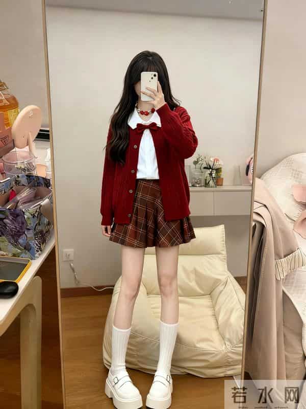 圣诞红穿搭杀疯了！11套look把甜辣焊死