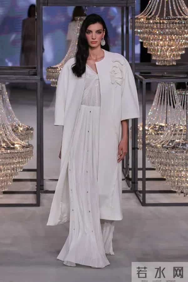 Isabel Sanchis 2026 春夏婚纱秀场