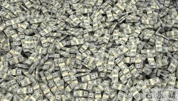 旧衣不破，人更稳，时代在悄悄换算价值