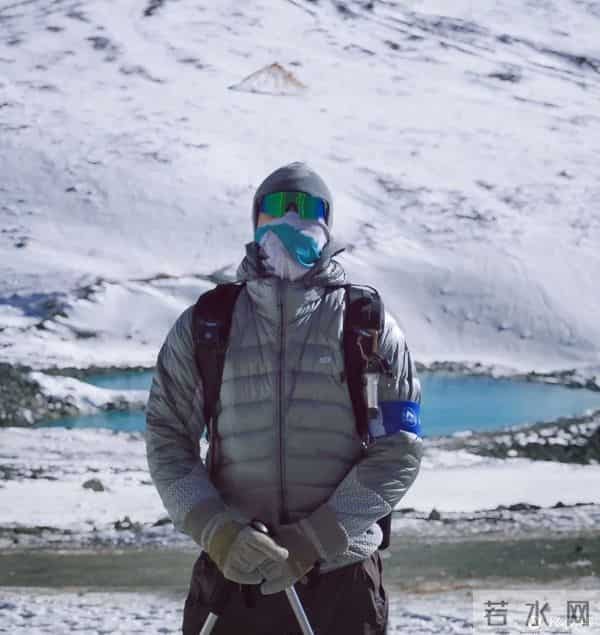 从“奶奶款”到潮流单品：排骨羽绒服为何成为今冬宠儿？附清单