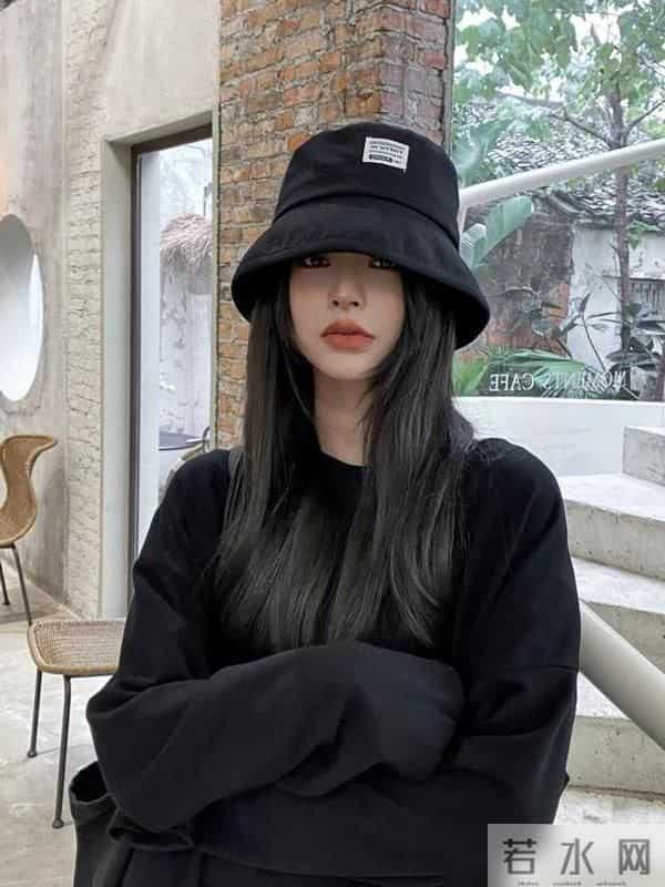 “渔夫帽”才是冬季标配，保暖还洋气显脸小，瞧潮人这样戴多美