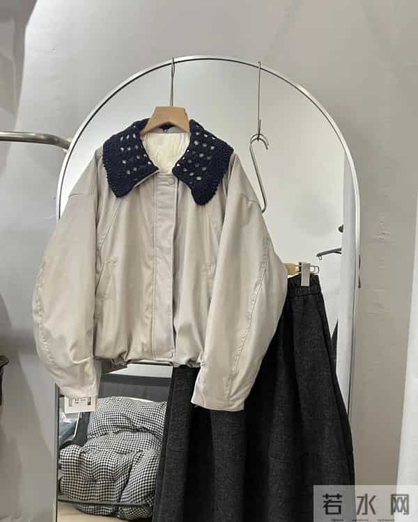 冬天出门别再披着厚棉袄了，这几件衣服保暖又时尚。