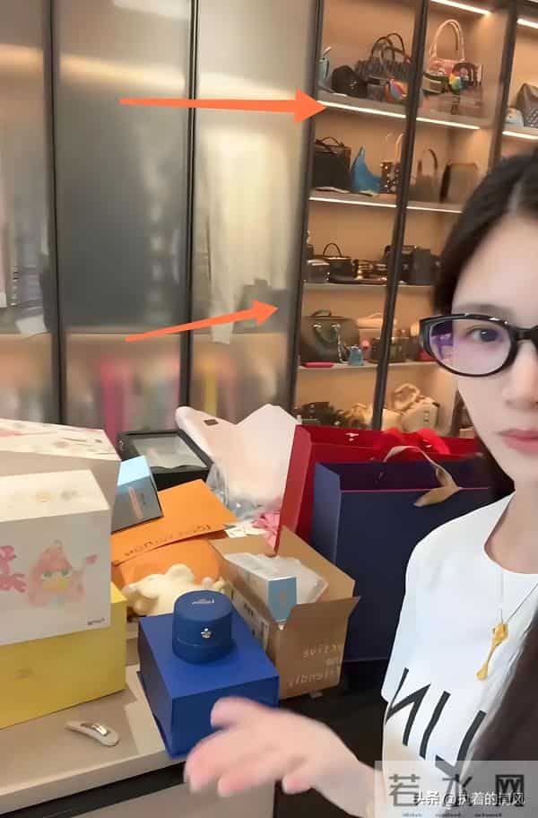 被杜淳老婆衣帽间吓到，光牛仔裤、包包和首饰多得像展柜