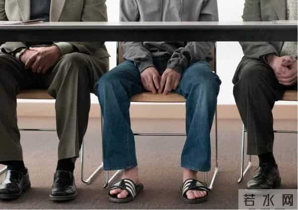 韩剧女主穿火的鞋，这回真成美国足力健了