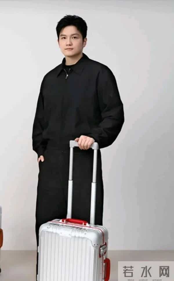 樊振东纯黑穿搭封神！男生全黑造型不沉闷的密码，照着穿稳不出错