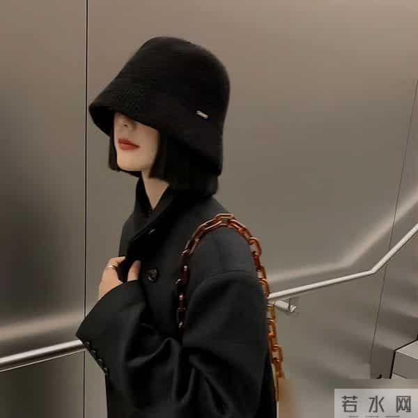 “渔夫帽”才是冬季标配，保暖还洋气显脸小，瞧潮人这样戴多美