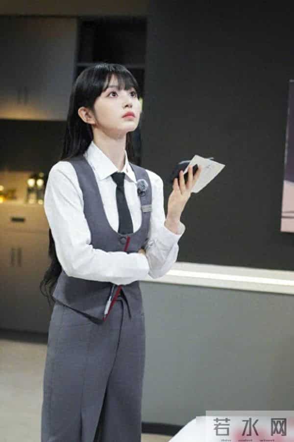 职场风格大变身！女子推理社的穿搭让你眼前一亮