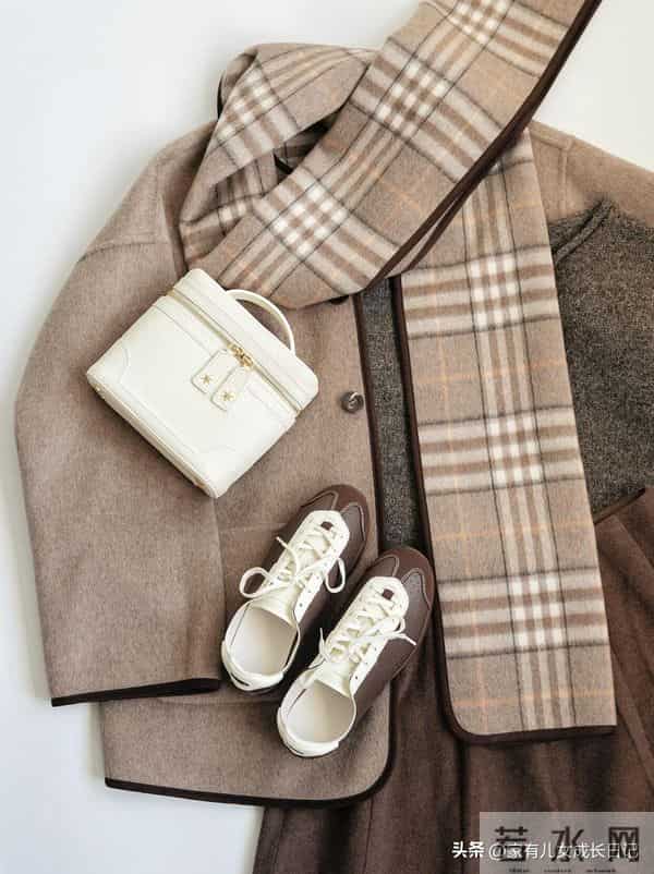 秋冬“一周通勤穿搭公式”｜灰格纹西装+深棕裤，照搬有高级感