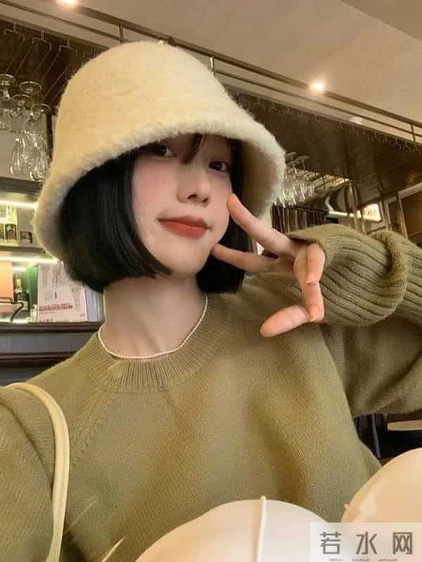 “渔夫帽”才是冬季标配，保暖还洋气显脸小，瞧潮人这样戴多美