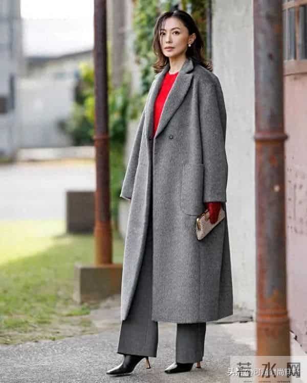 冬天想穿得年轻点？中年女性一定要避开的5种颜色！